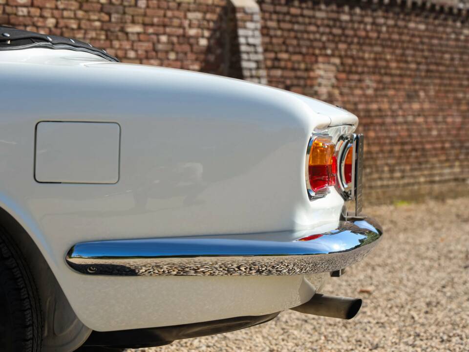 Image 33/50 of Alfa Romeo Giulia 1600 GTC (1966)