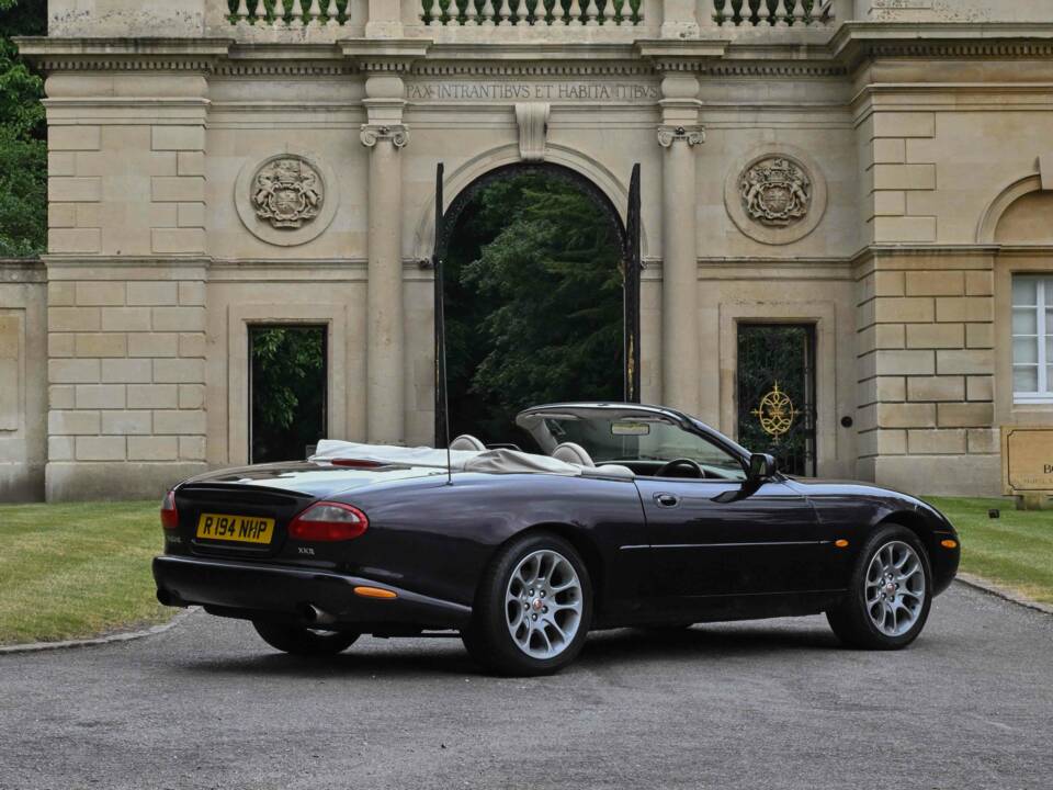 Afbeelding 31/50 van Jaguar XKR (1998)