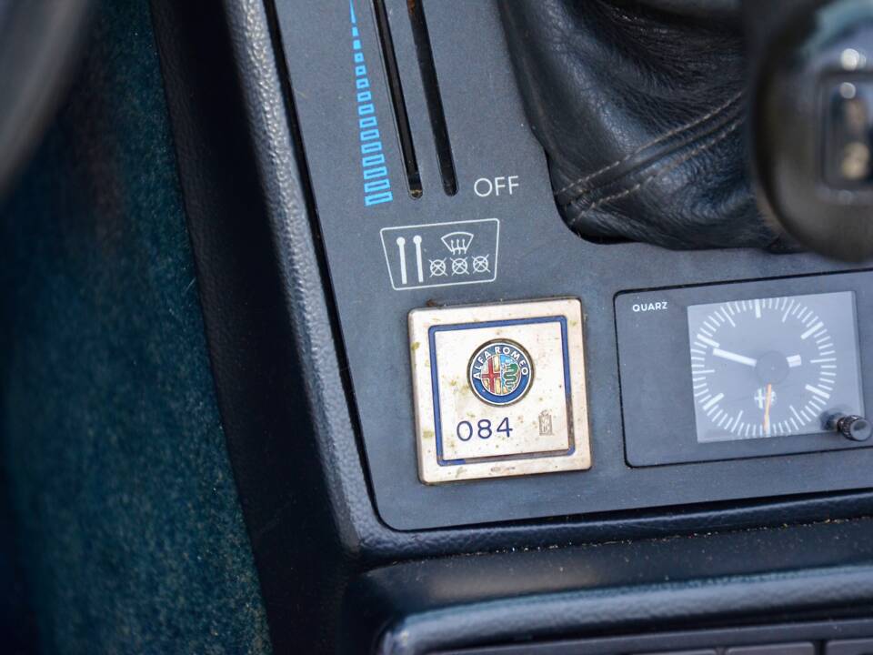 Immagine 12/18 di Alfa Romeo 2.0 Spider (1991)