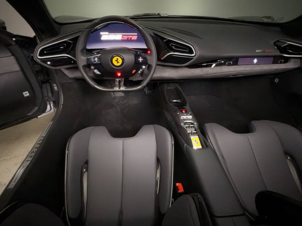 Image 18/42 de Ferrari 296 GTS (2024)