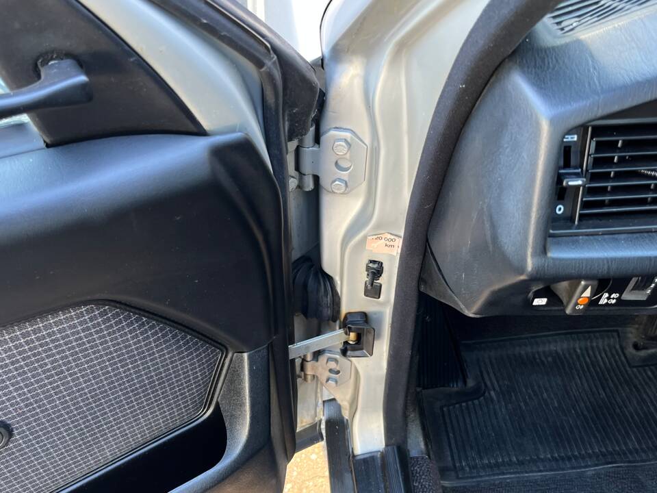 Image 82/89 de Mercedes-Benz 190 E 2.6 (1988)