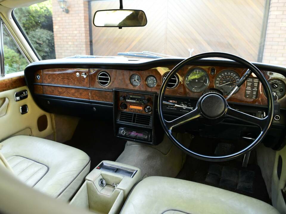 Image 24/50 of Rolls-Royce Silver Shadow II (1977)