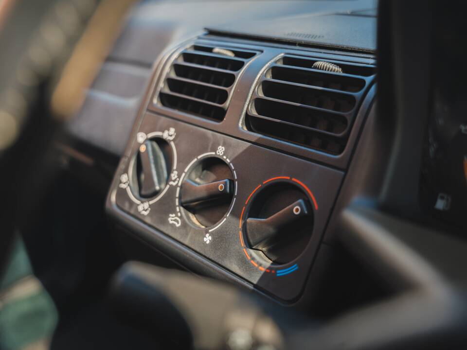 Bild 49/50 von Peugeot 205 GTi 1.9 (1991)
