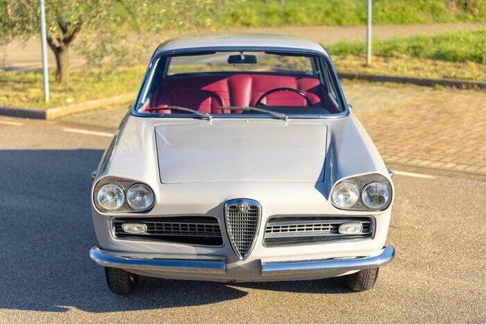 Image 6/7 of Alfa Romeo 2000 Sprint (1961)