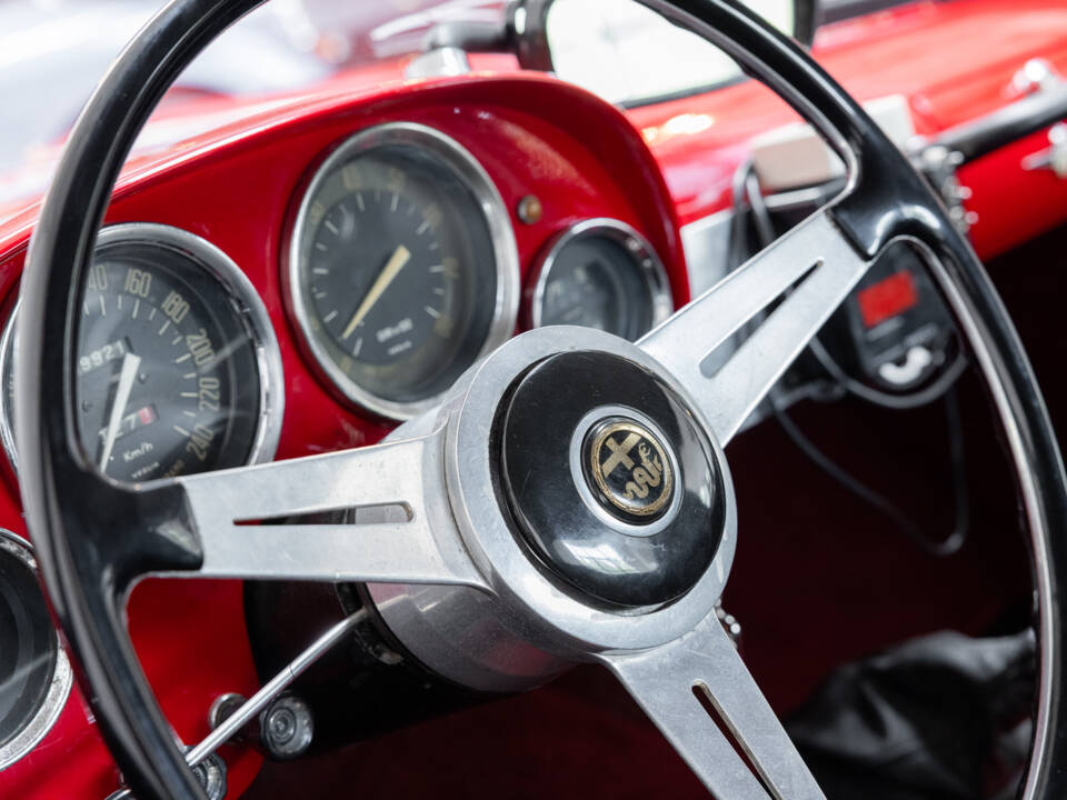 Image 10/39 of Alfa Romeo 2000 Spider (1960)