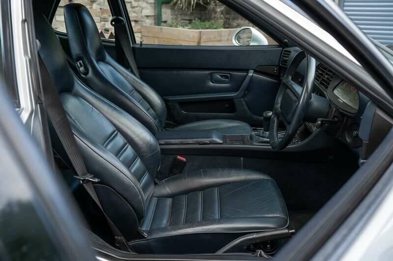 Immagine 42/50 di Porsche 944 Turbo (1990)