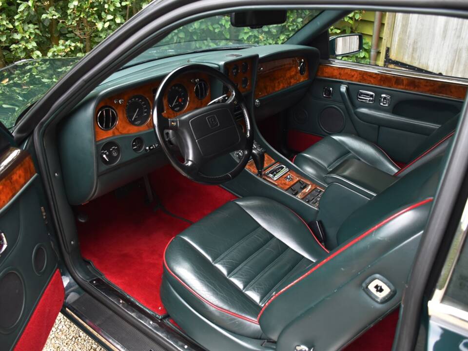 Image 21/43 of Bentley Continental R (1993)