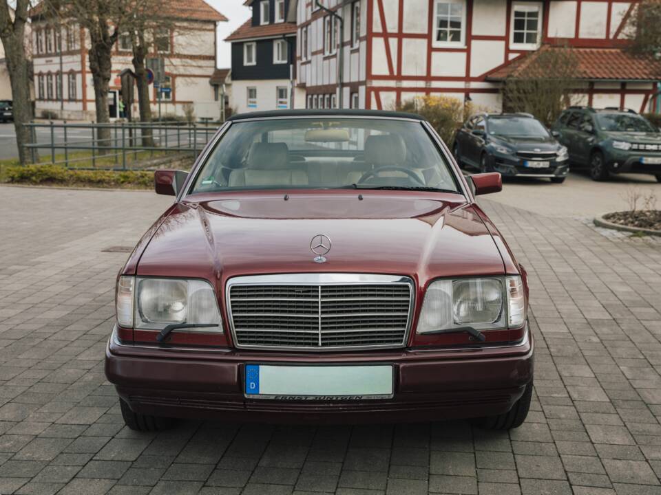 Bild 2/12 von Mercedes-Benz 300 CE-24 (1992)