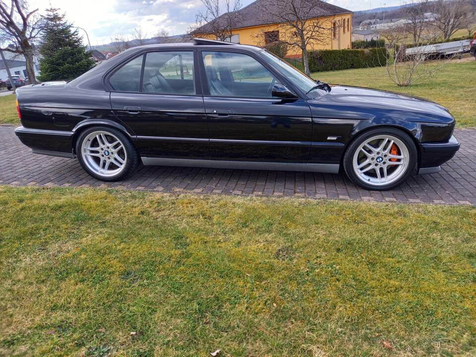 Image 6/18 of BMW M5 (1994)