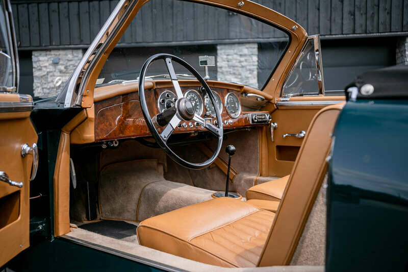 Image 25/50 of Aston Martin DB 2&#x2F;4 Mk I DHC (1954)