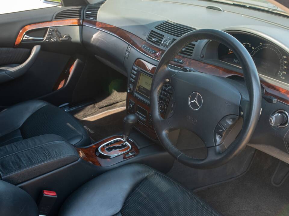 Immagine 4/50 di Mercedes-Benz S 55 AMG (2002)