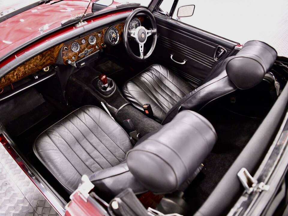 Image 26/50 of MG Midget GAN5 (1970)