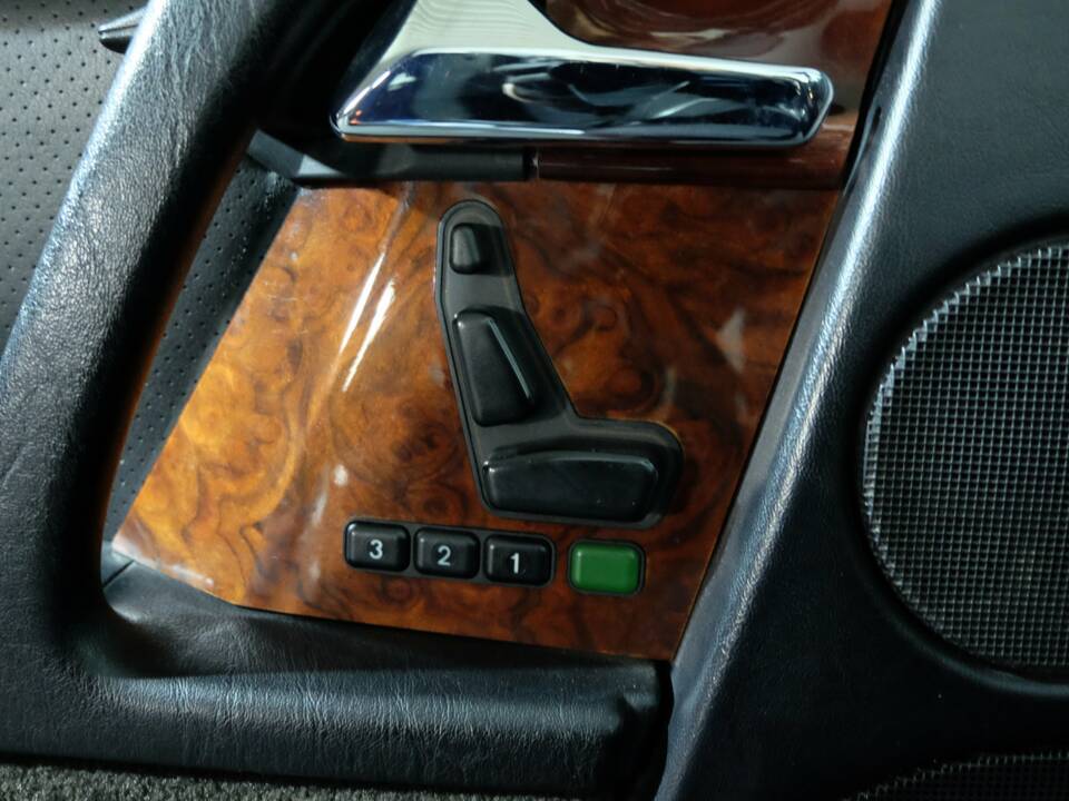 Image 6/33 de Mercedes-Benz 500 SL (1990)