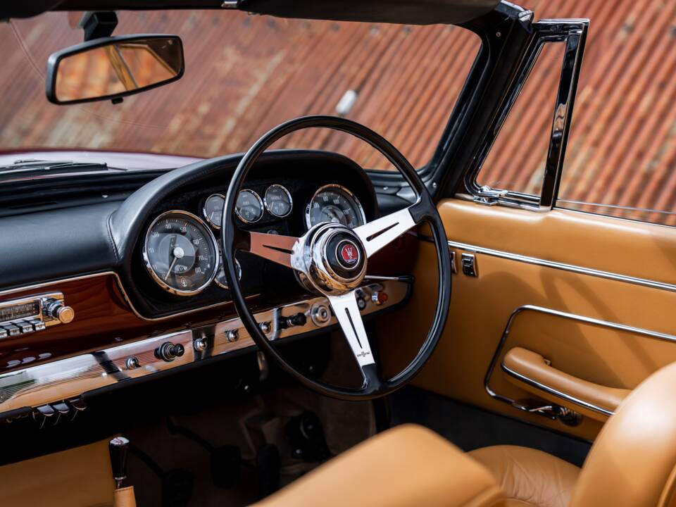 Image 25/51 of Maserati 3500 GTI Spyder Vignale (1963)