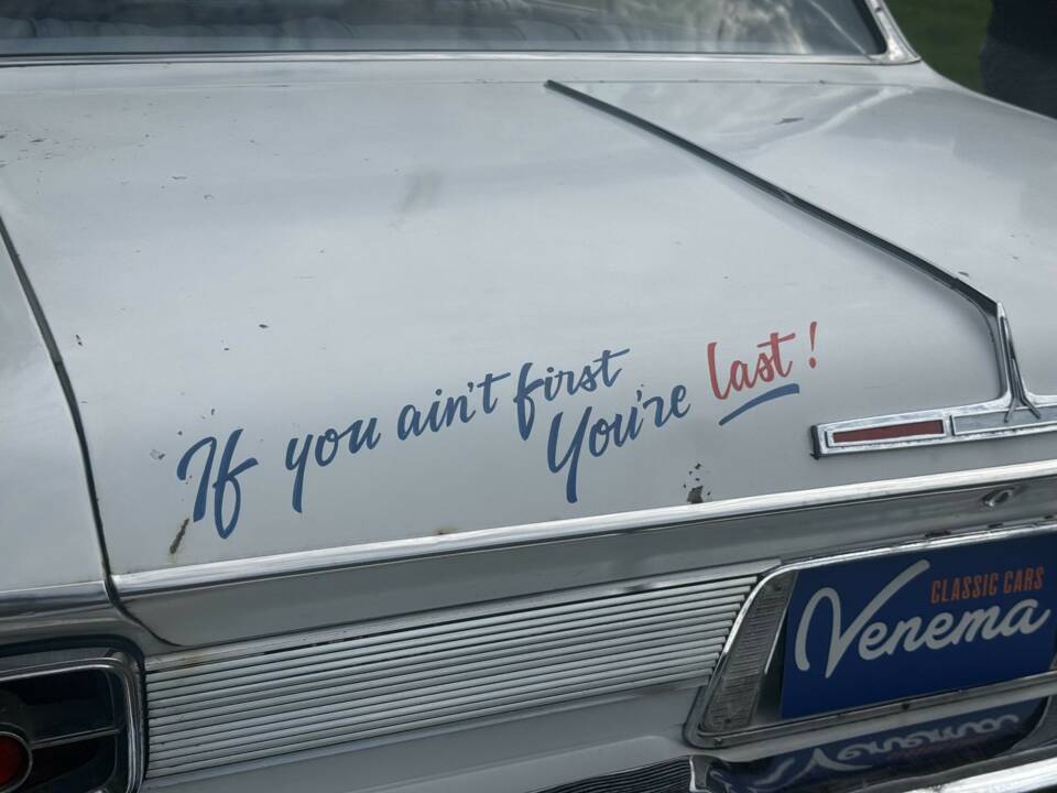 Image 2/22 of Plymouth Sport Fury (1963)