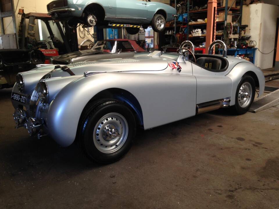 Image 2/26 of Jaguar XK 120 OTS (1952)