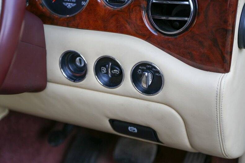 Imagen 39/50 de Bentley Arnage T (2002)