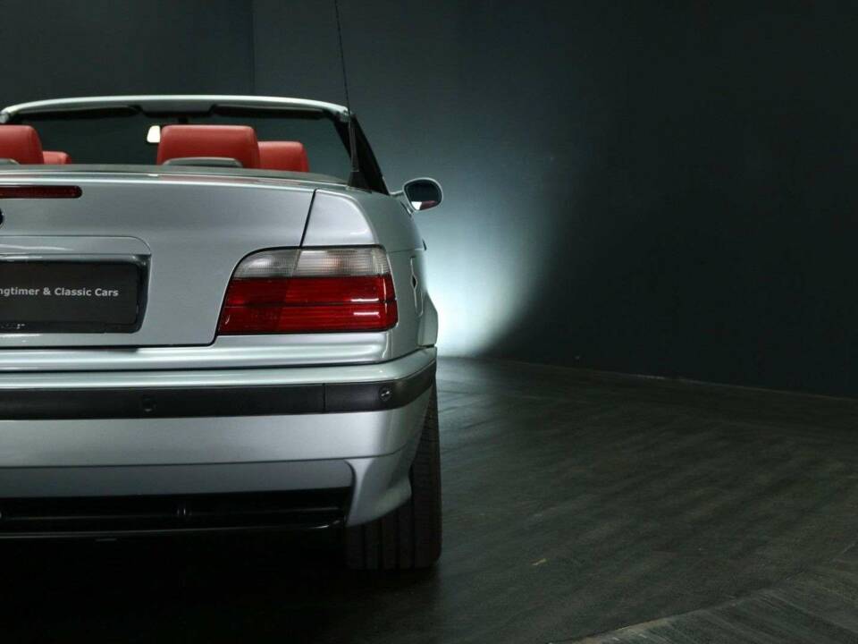 Immagine 38/50 di BMW 328i (1997)