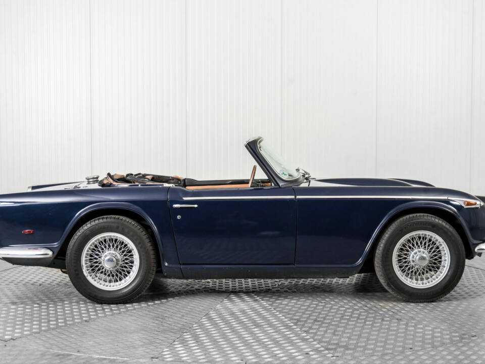 Image 10/50 de Triumph TR 250 (1968)