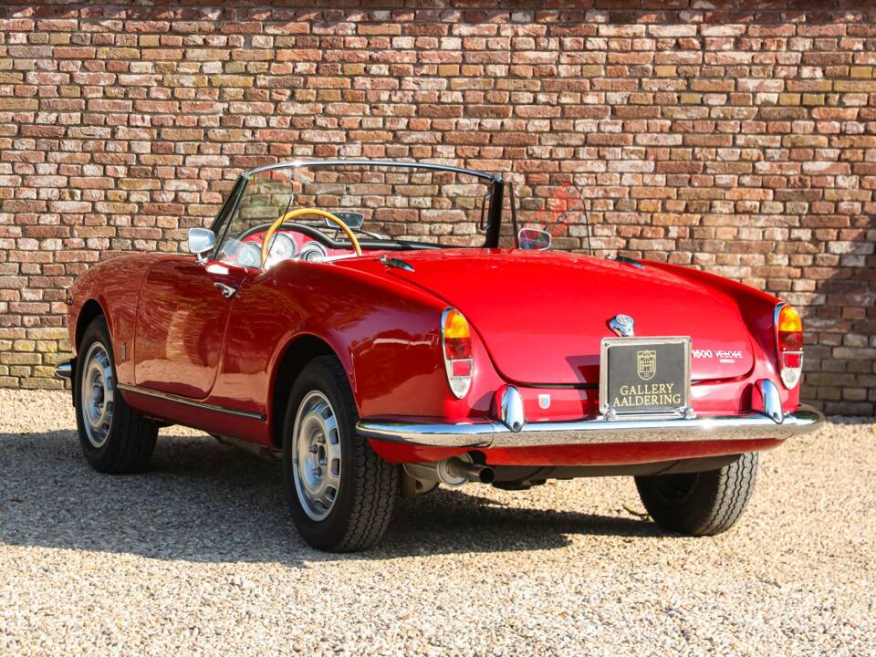 Image 2/50 of Alfa Romeo Giulia 1600 Spider (1963)