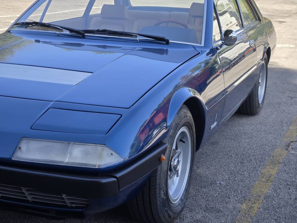 Image 18/77 of Ferrari 365 GT4 2+2 (1975)