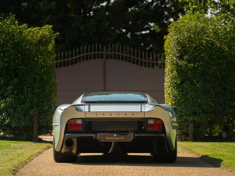 Image 13/50 of Jaguar XJ 220 (1993)