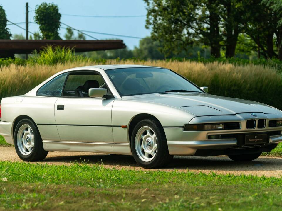 Image 2/50 of BMW 850i (1990)