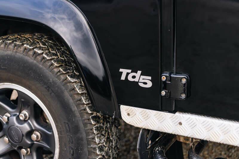 Immagine 33/50 di Land Rover Defender 90 Td5 (2002)