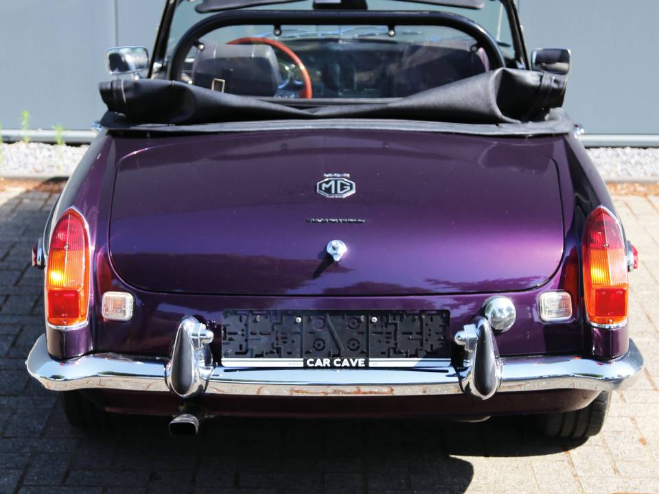Image 13/34 de MG MGB (1972)
