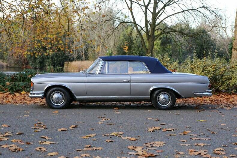 Image 18/50 of Mercedes-Benz 220 SE Cabriolet (1966)