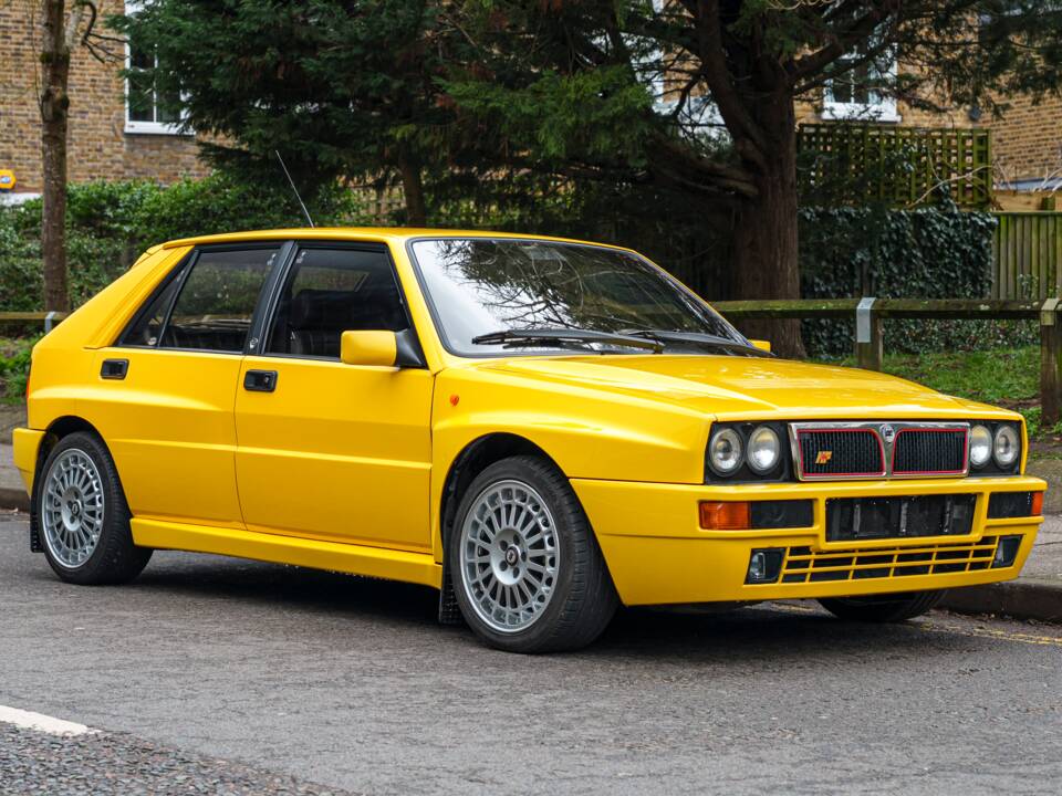 Image 2/27 of Lancia Delta HF Integrale Evoluzione I (1992)
