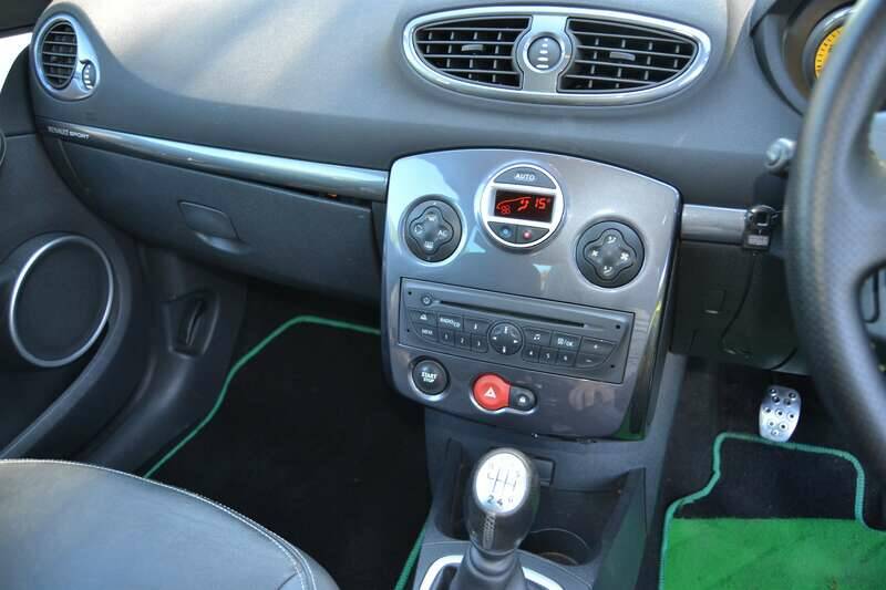 Immagine 28/28 di Renault Clio II 2.0 RS Cup (2010)