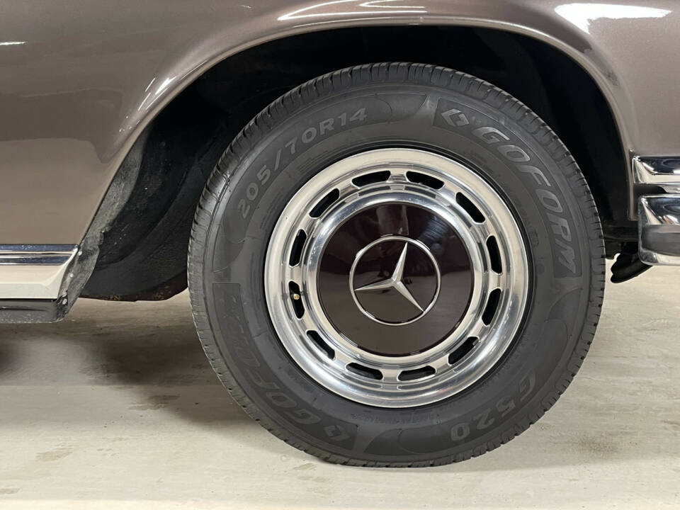 Image 8/28 de Mercedes-Benz 280 SE 3,5 (1970)