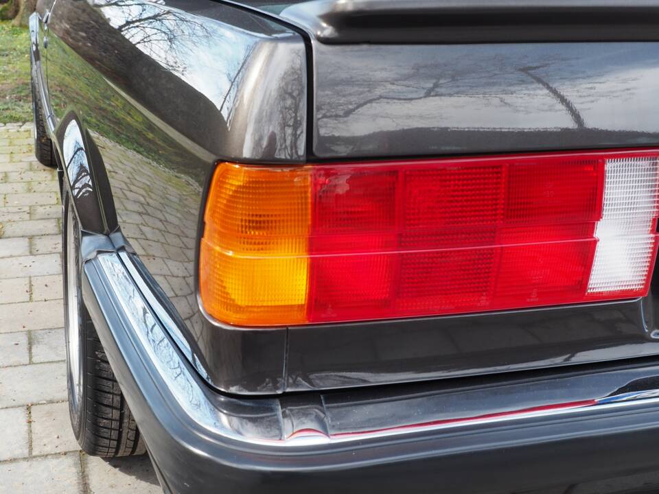 Image 17/40 of BMW 325i (1986)