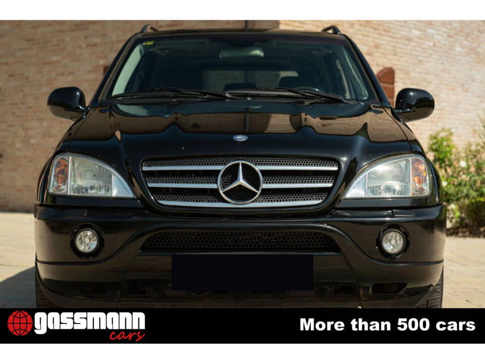Afbeelding 2/15 van Mercedes-Benz ML 55 AMG (2000)