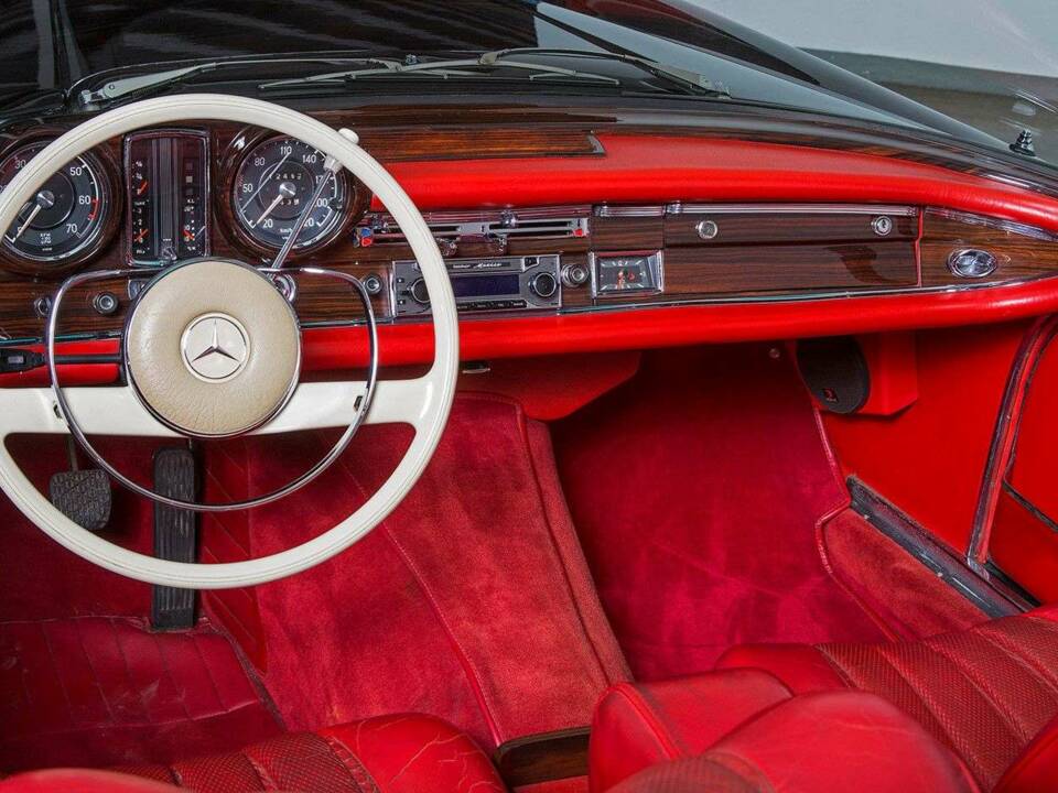 Image 22/34 of Mercedes-Benz 280 SE (1966)