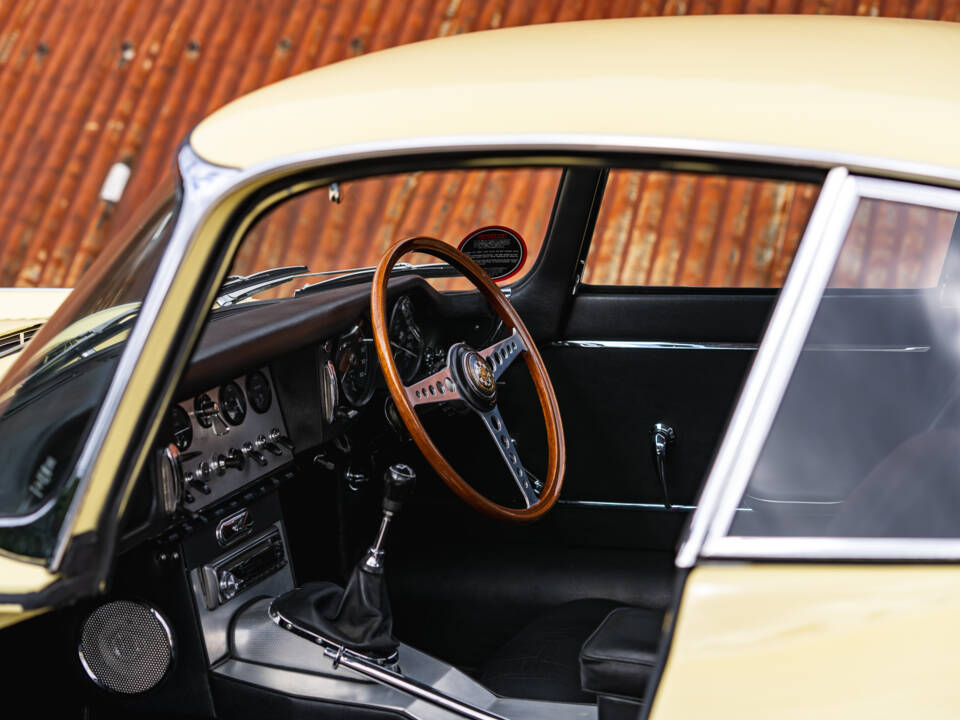 Image 25/38 of Jaguar Type E 3.8 (1963)
