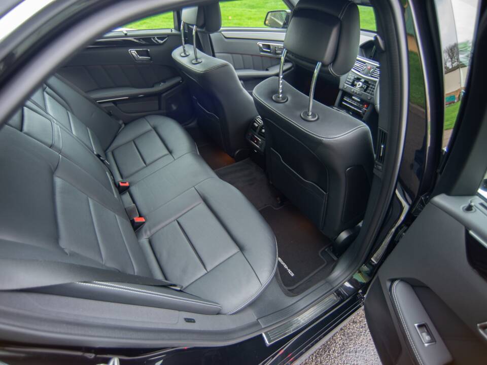 Bild 14/25 von Mercedes-Benz E 500 (2010)
