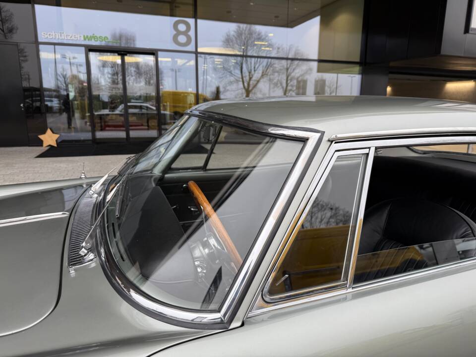 Image 19/26 of Ferrari 250 GT 2+2 (1962)