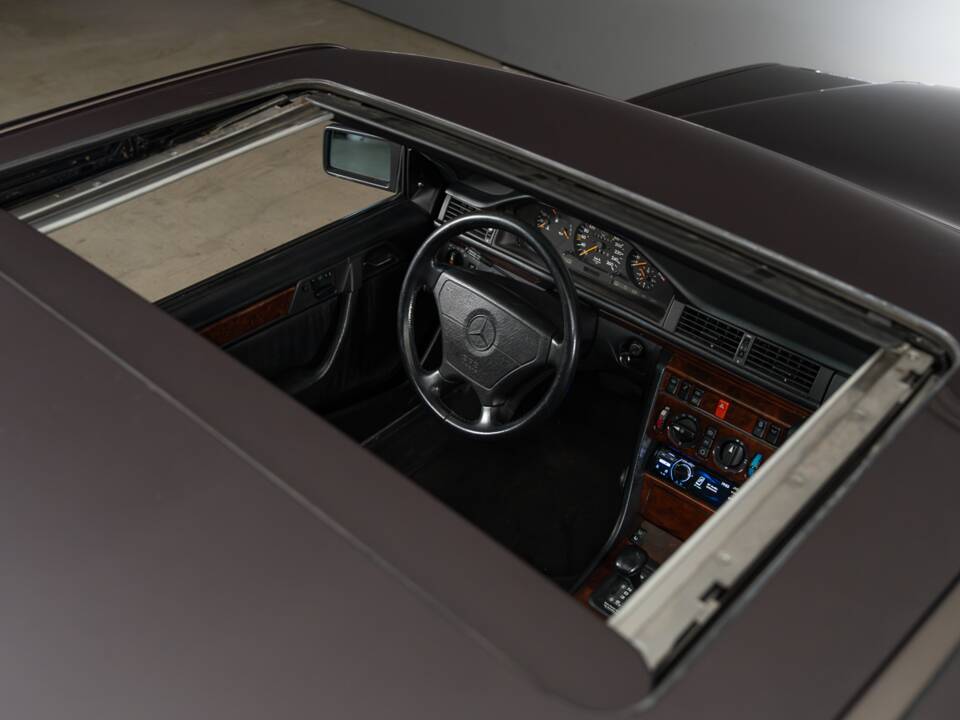 Bild 14/38 von Mercedes-Benz 500 E (1992)