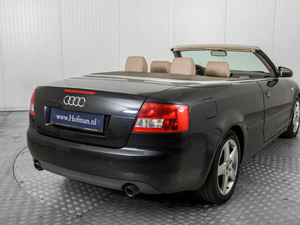 Image 19/50 de Audi A4 2.4 V6 (2004)