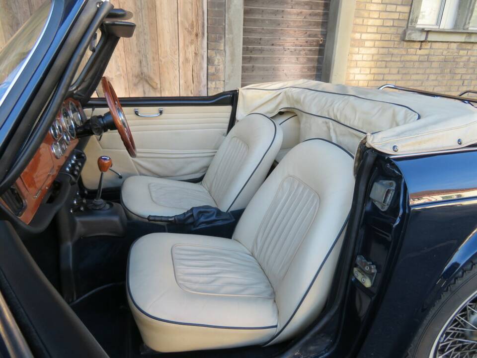 Afbeelding 8/18 van Triumph TR 4A IRS (1967)