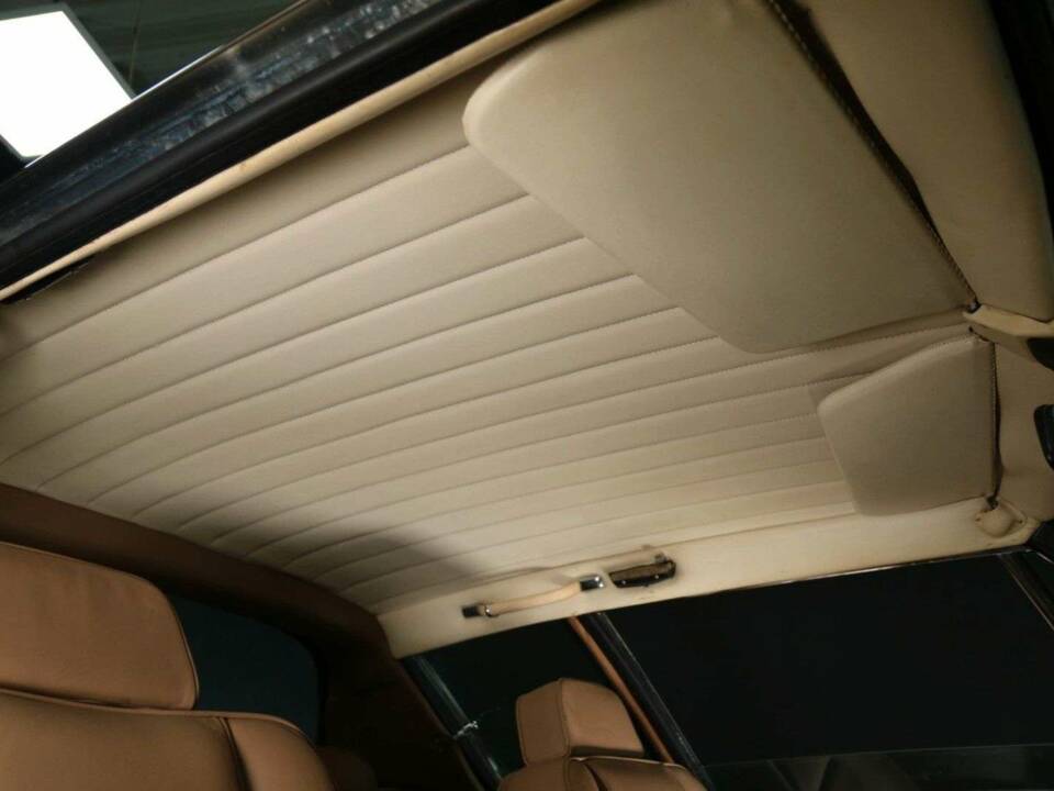 Image 22/50 of Jensen Interceptor  MK III (1974)
