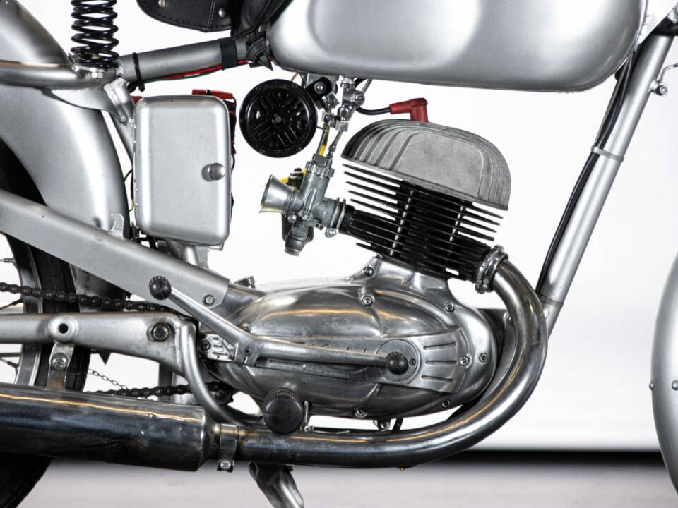 Bild 39/50 von Mondial 160 Sport Lusso (1954)