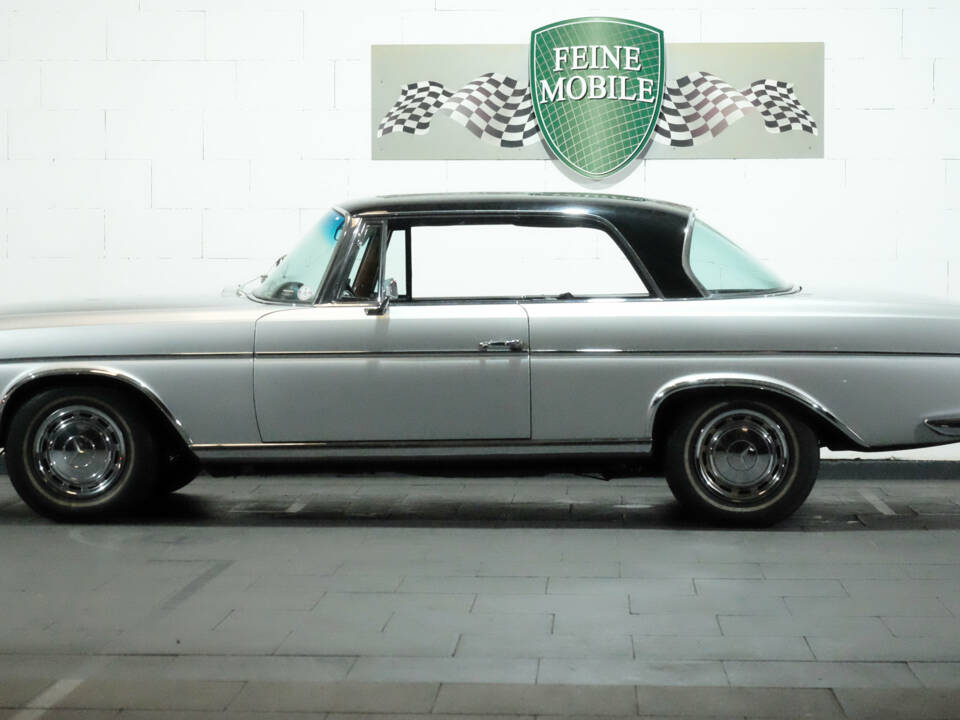 Image 2/33 of Mercedes-Benz 280 SE (1968)