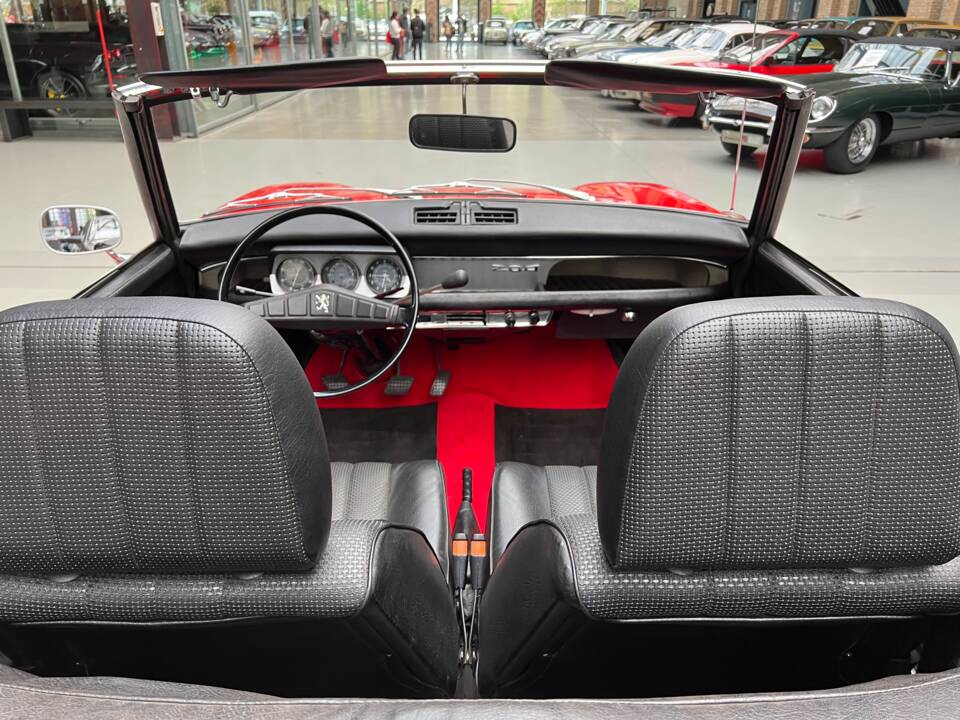 Image 20/39 of Peugeot 204 Convertible (1968)