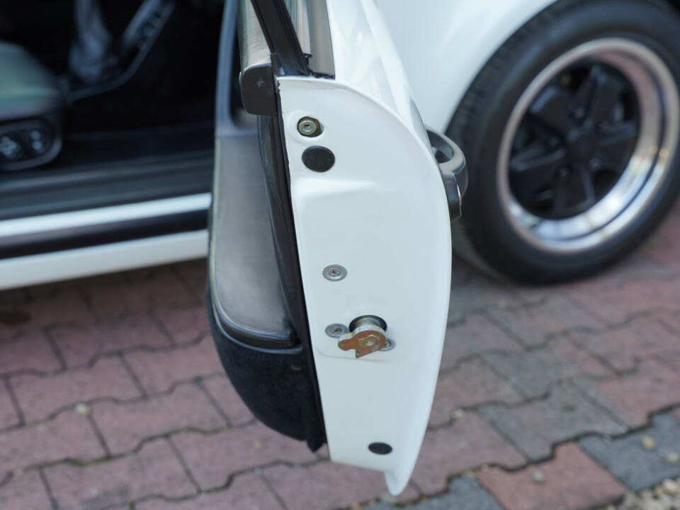 Image 16/50 of Porsche 911 Turbo 3.3 (1986)