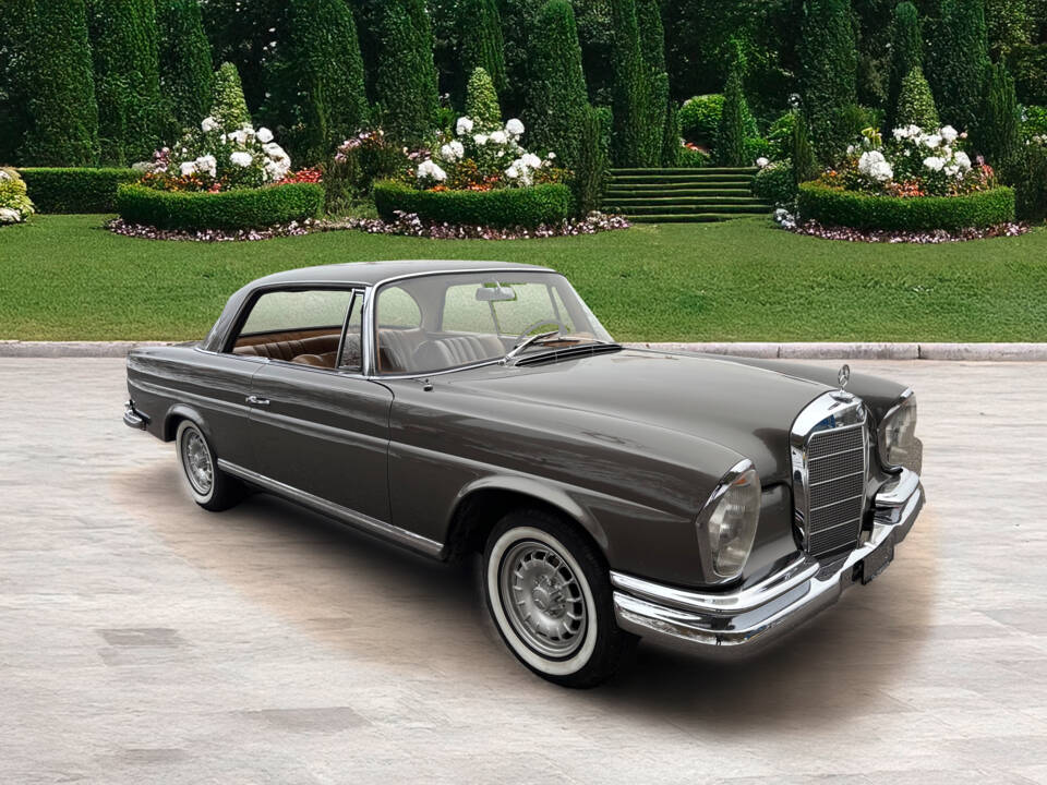 Image 4/8 of Mercedes-Benz 220 SE b (1964)