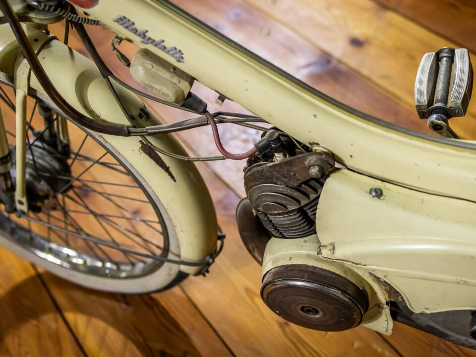 Imagen 9/12 de Lohner Motobécane Mobylette AV44 (1900)