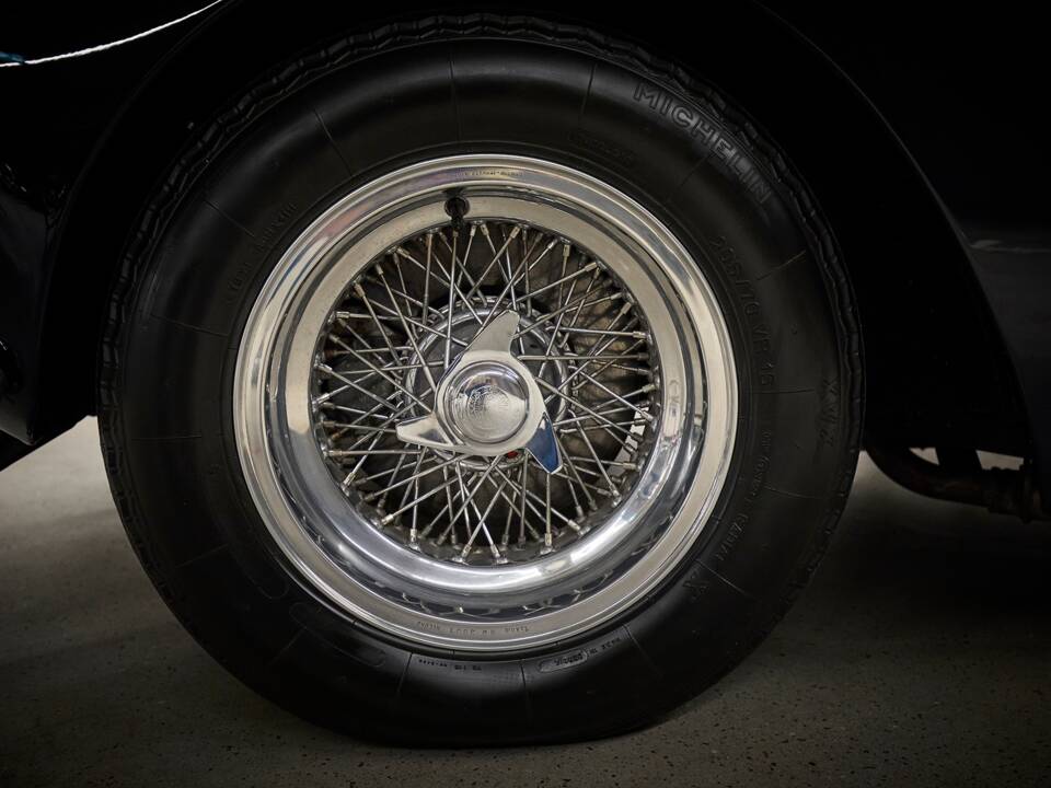 Image 51/100 of Ferrari 250 GT (1962)